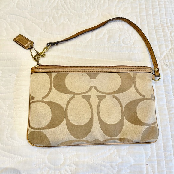 Sold already don’t buy it.Bundle of two DBourke crossbody & coach wristlet - Picture 4 of 15